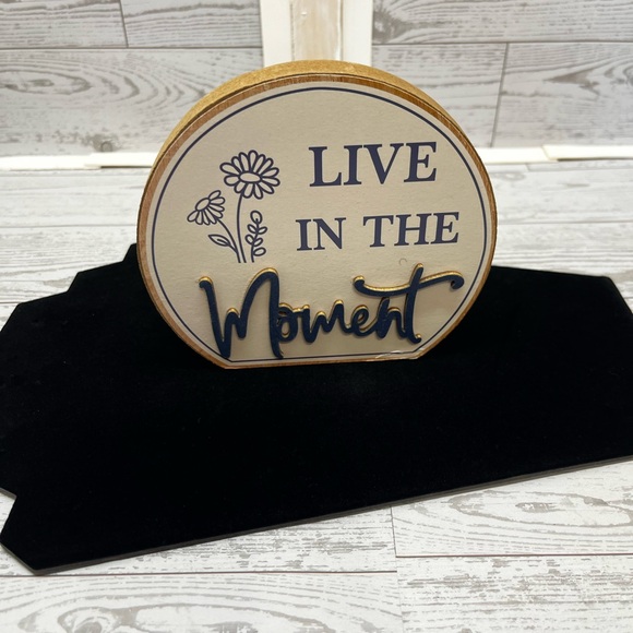 Other - Inspirational 'Live in the Moment' Sign